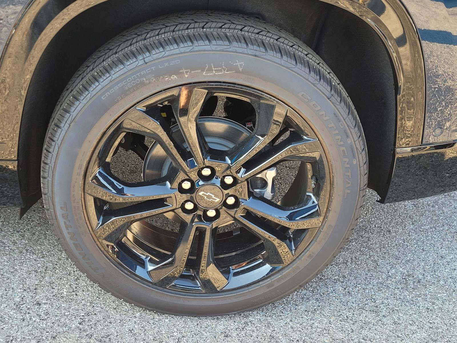 2027 Chevrolet Traverse RS - Photo 4