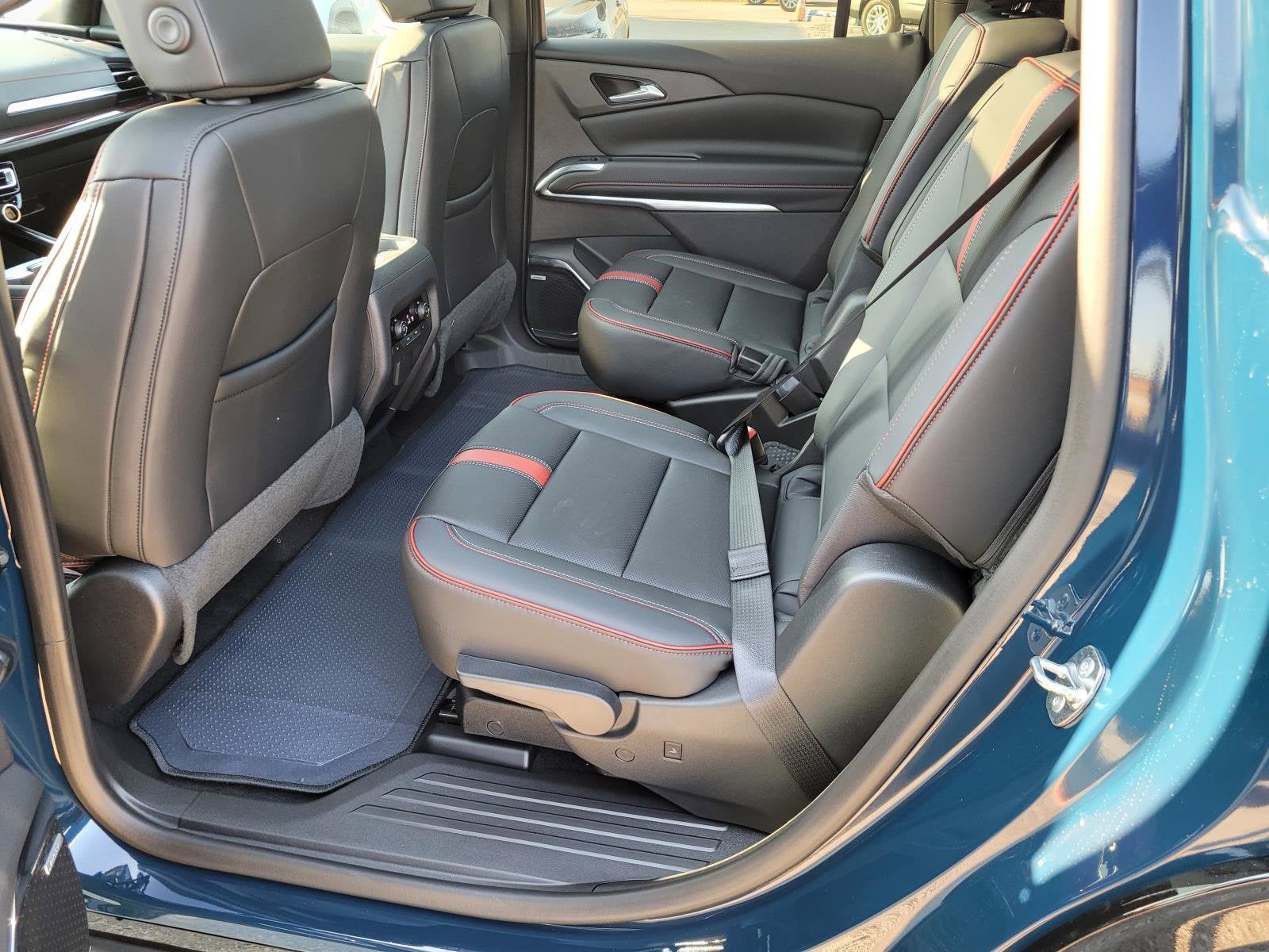 2027 Chevrolet Traverse RS - Photo 7
