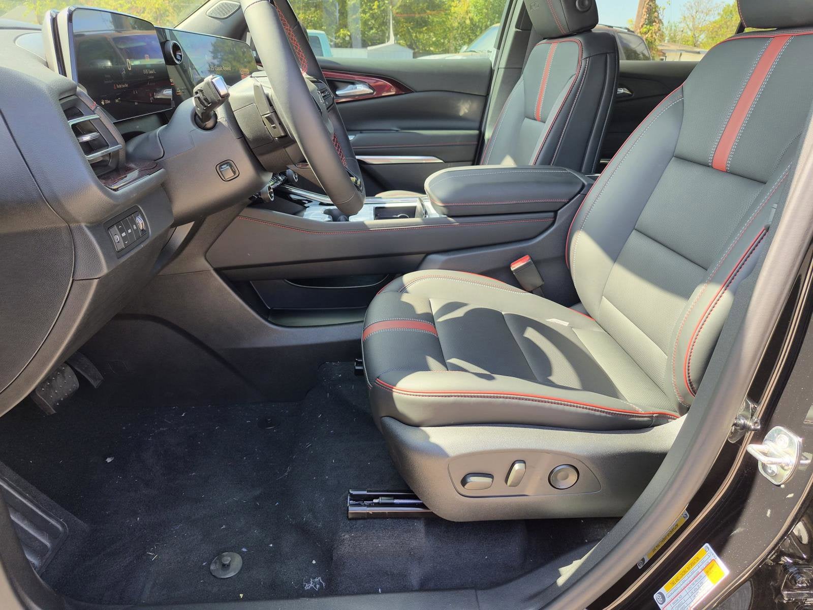 2027 Chevrolet Traverse RS - Photo 11