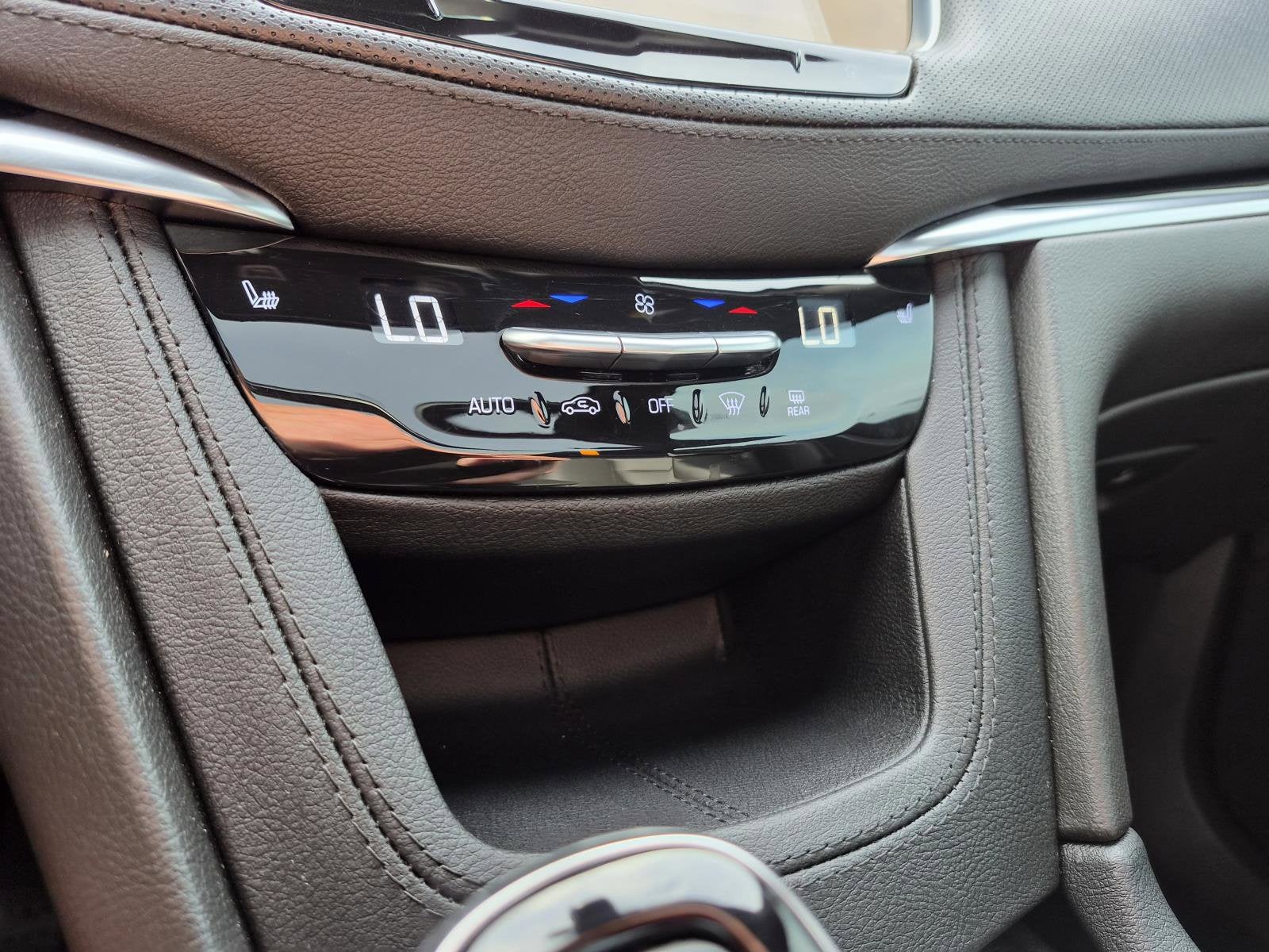 2025 Cadillac XT6 Luxury