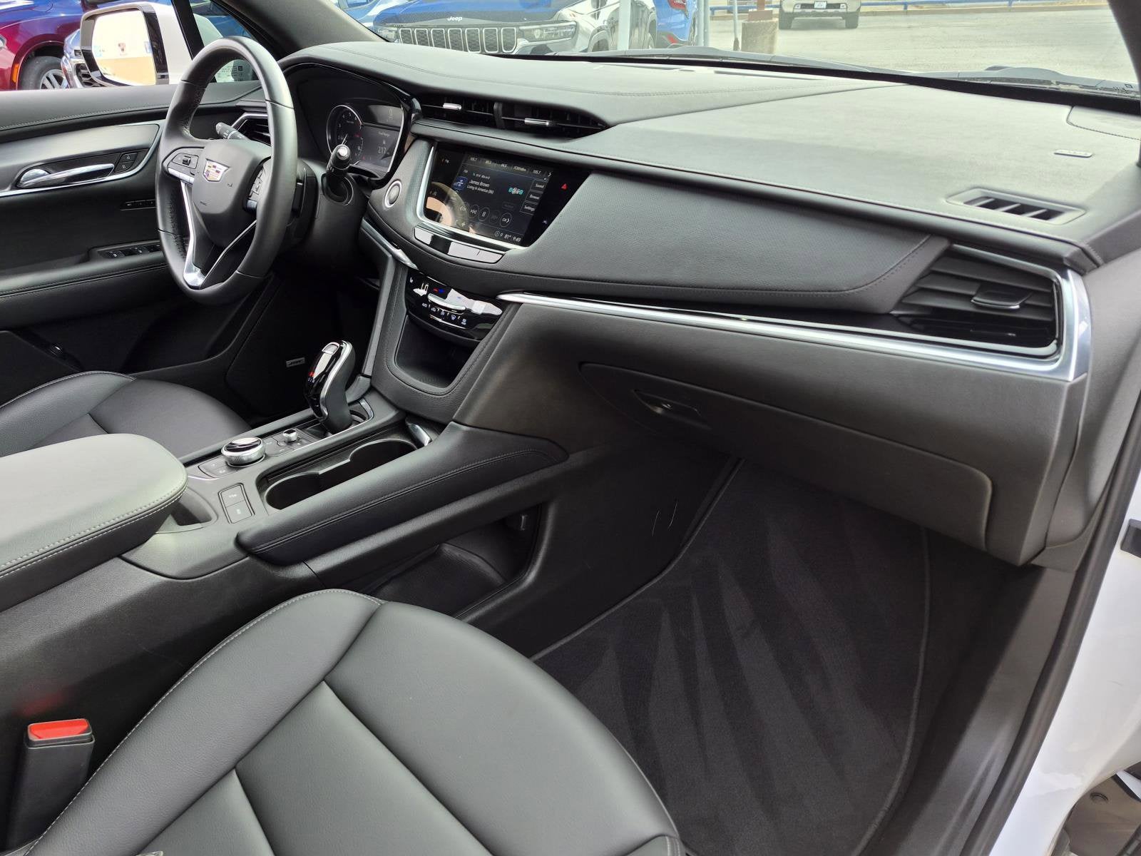 2025 Cadillac XT6 Luxury
