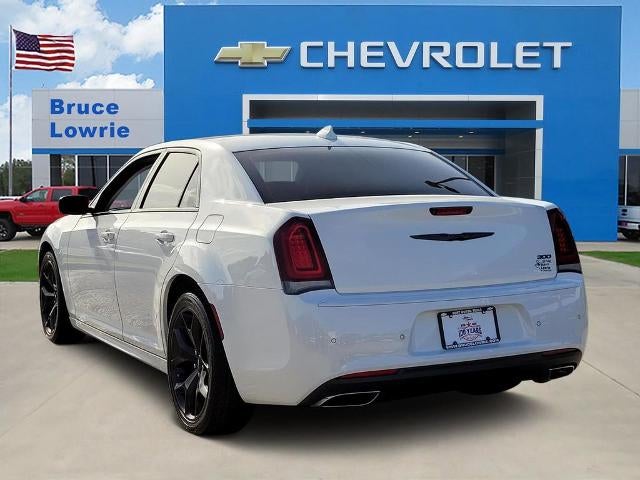 2022 Chrysler 300 Touring L