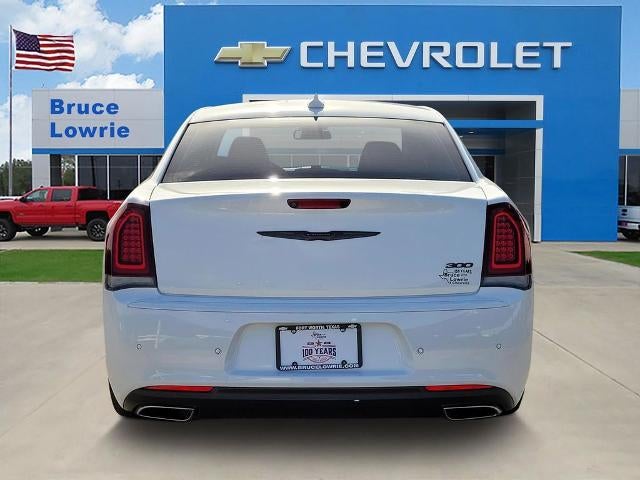 2022 Chrysler 300 Touring L