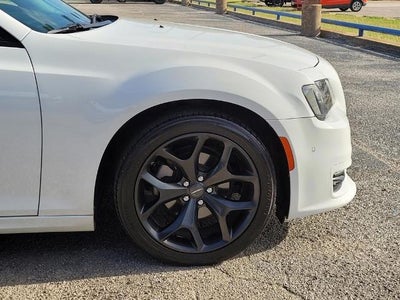 2022 Chrysler 300 Touring L