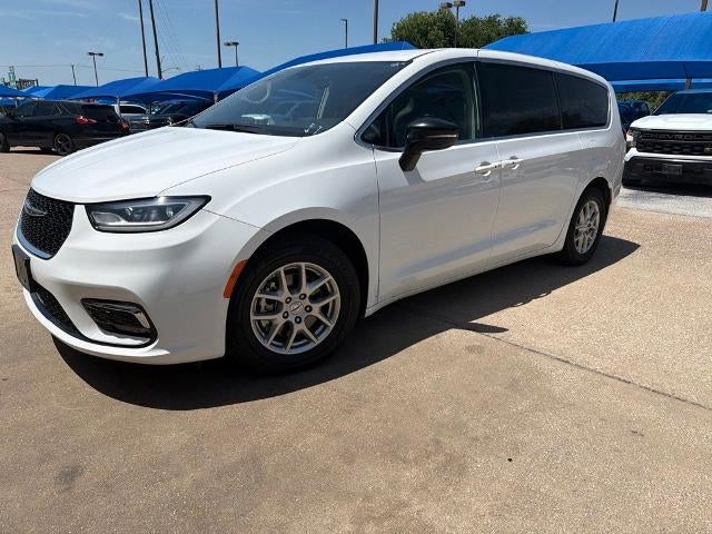 2024 Chrysler Pacifica Touring L's photo