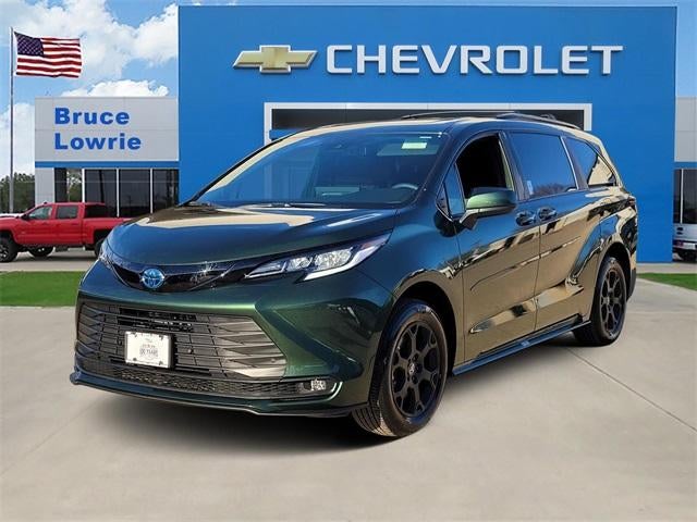 2025 Toyota Sienna Woodland Edition