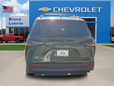 2025 Toyota Sienna Woodland Edition