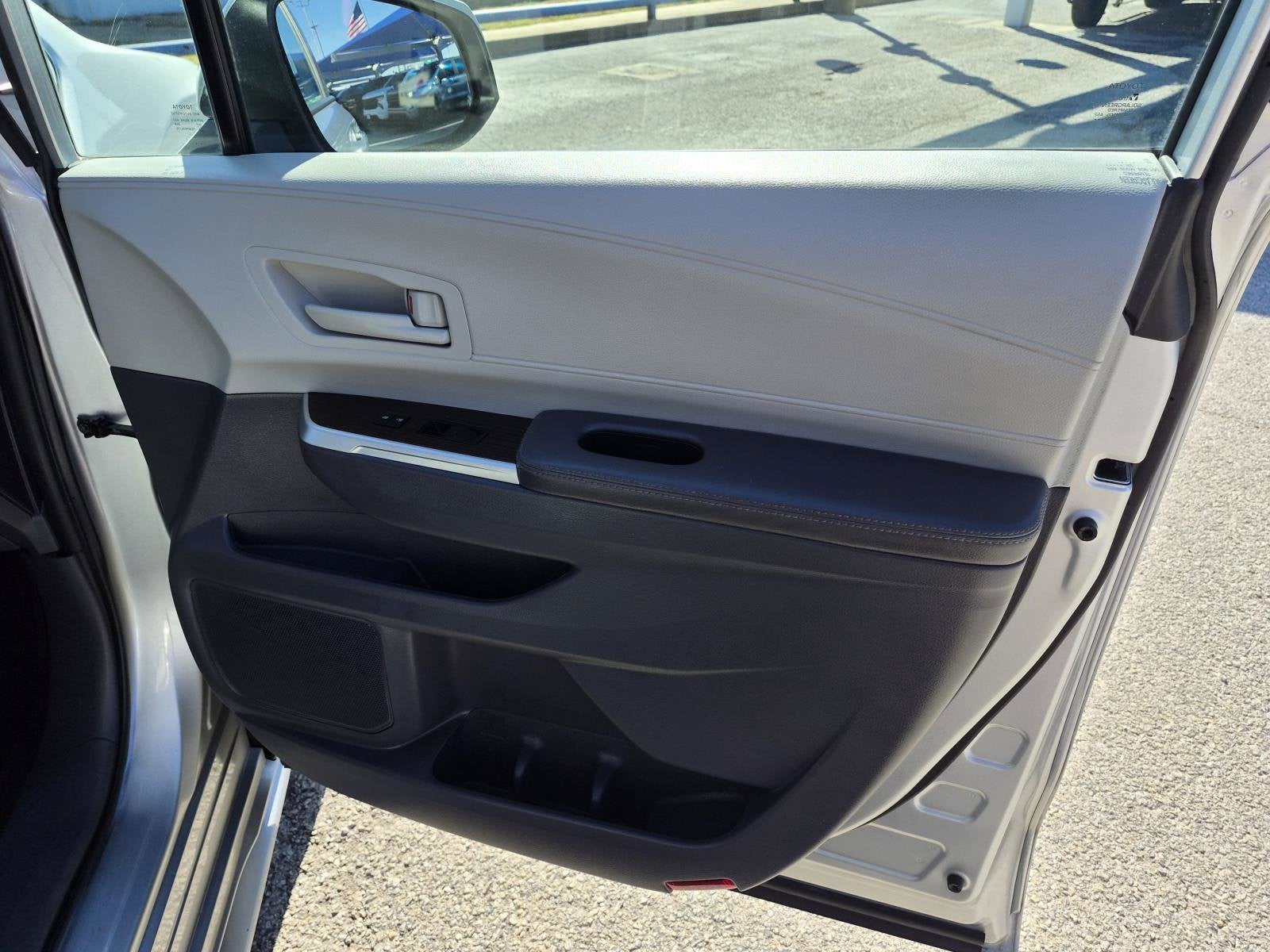 2022 Toyota Sienna LE