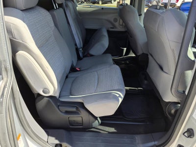 2022 Toyota Sienna LE