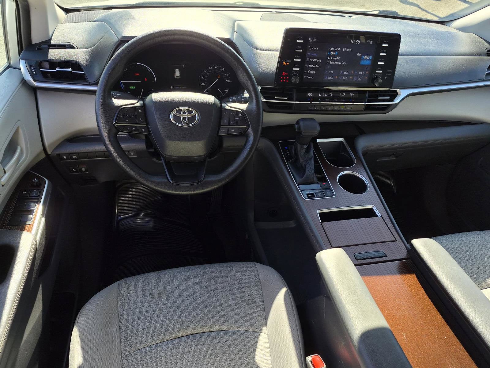 2022 Toyota Sienna LE