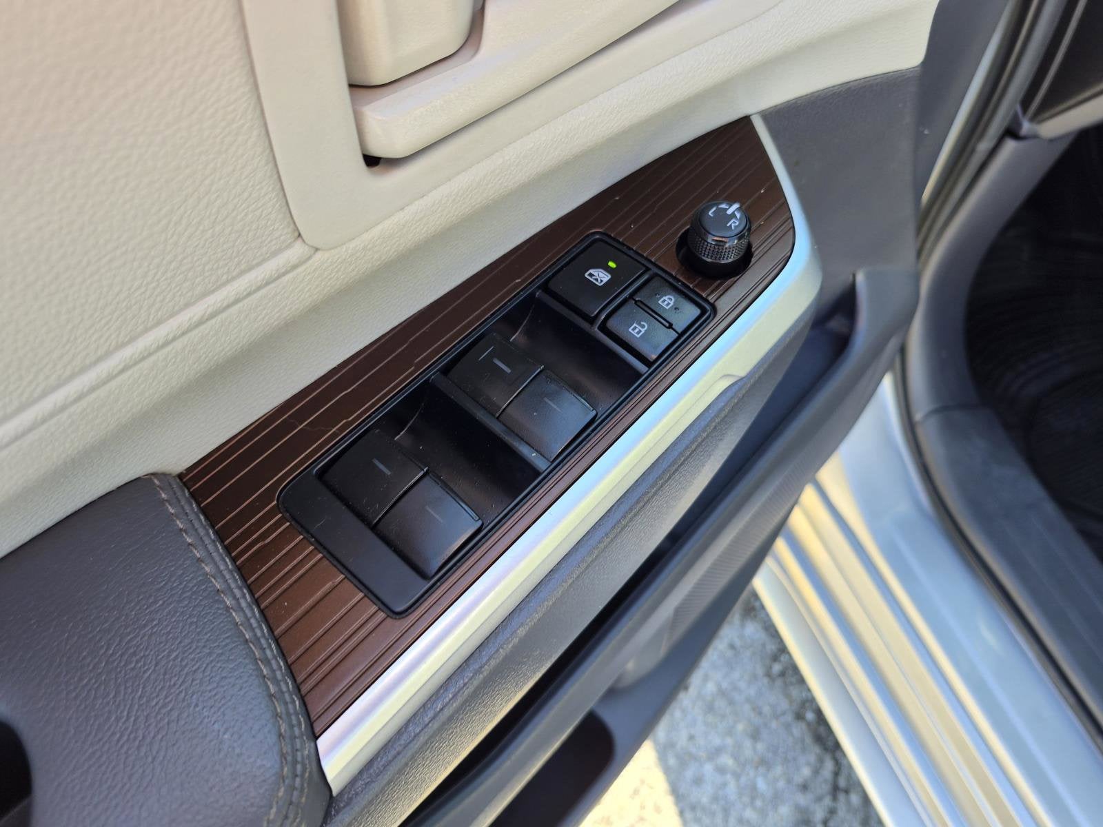 2022 Toyota Sienna LE