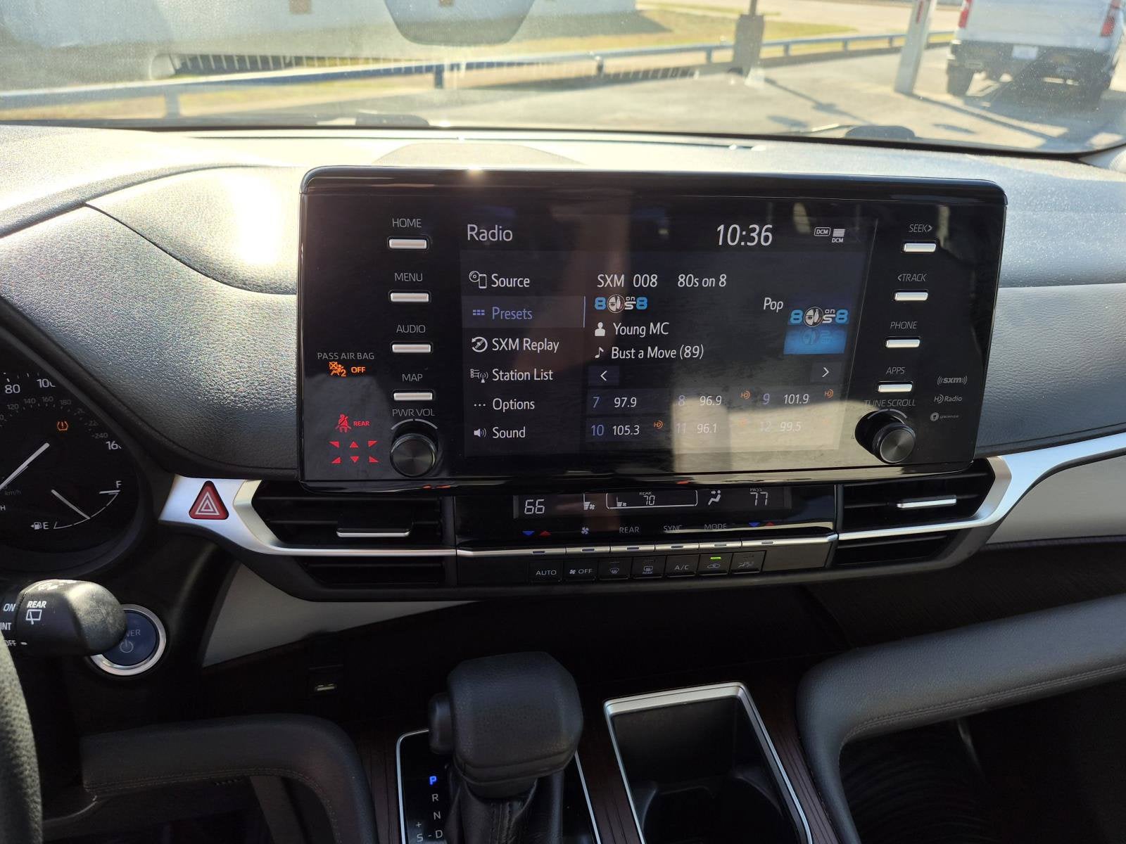 2022 Toyota Sienna LE