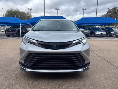 2022 Toyota Sienna Base