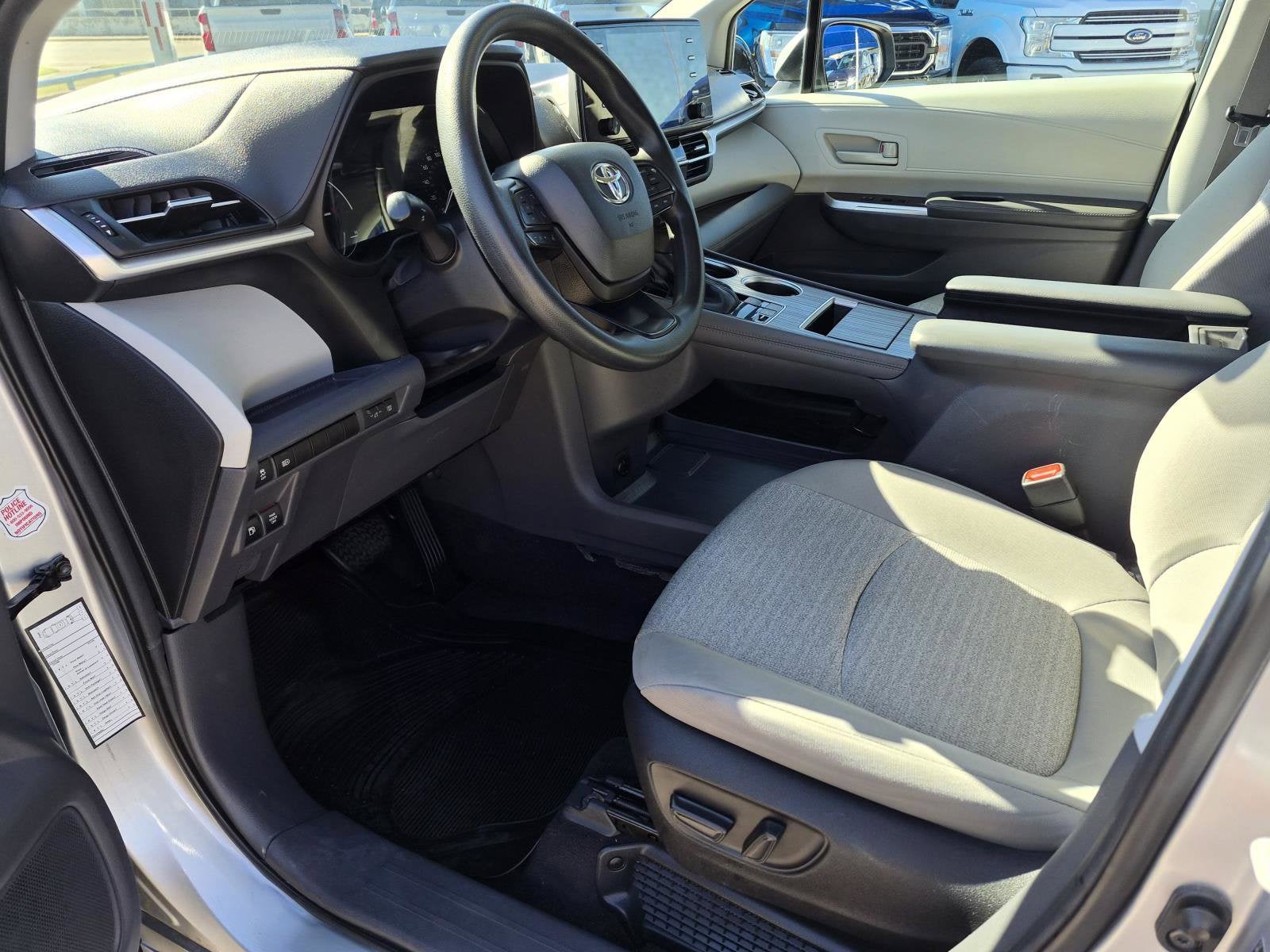 2022 Toyota Sienna Base