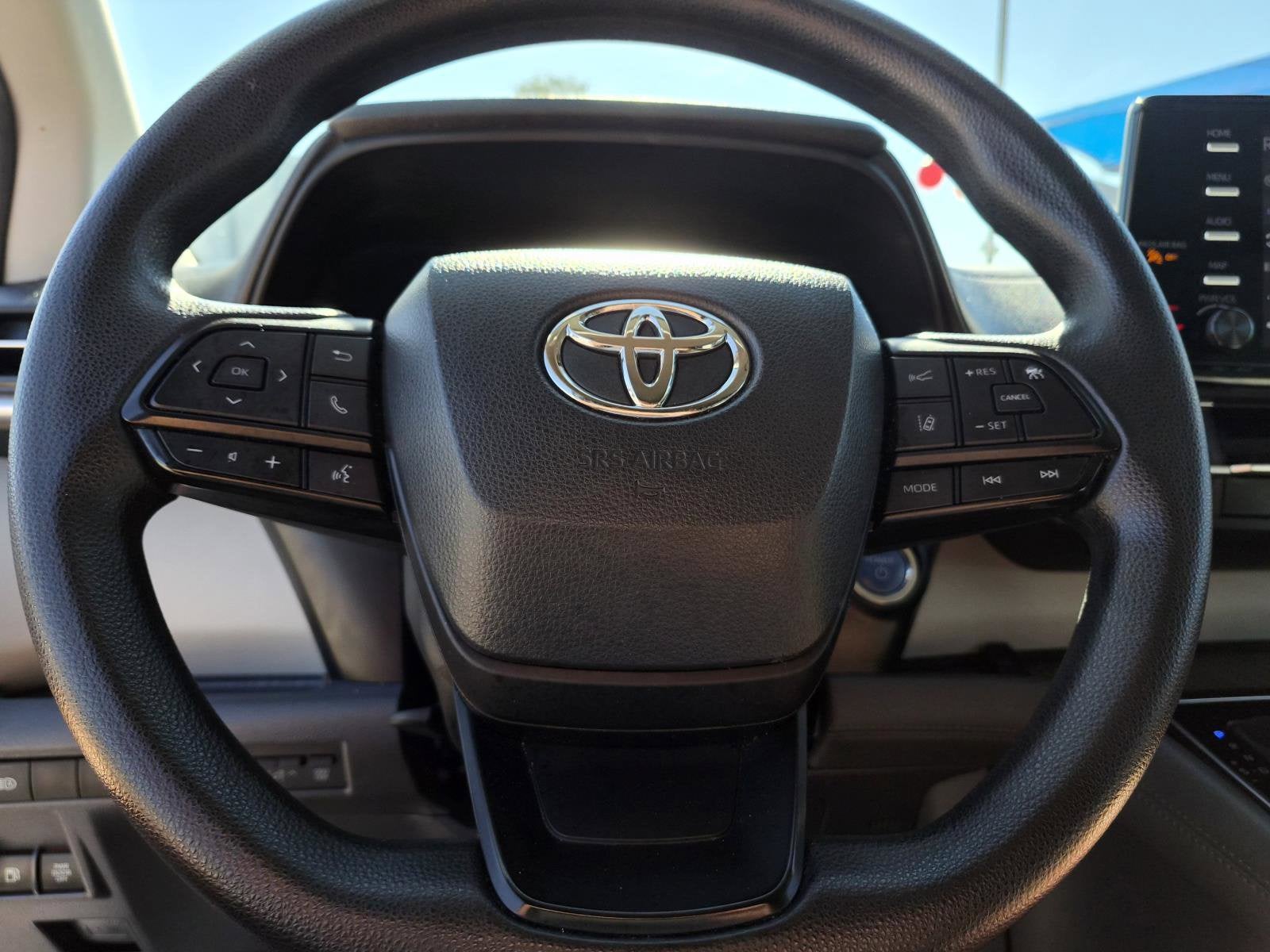 2022 Toyota Sienna LE