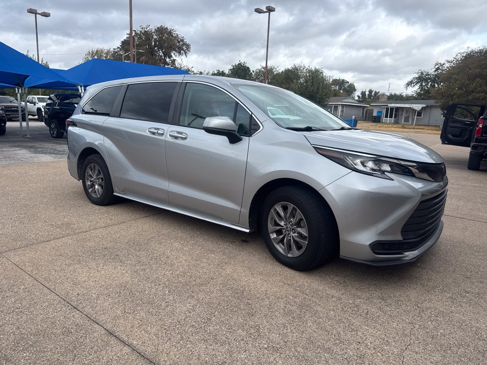 2022 Toyota Sienna Base