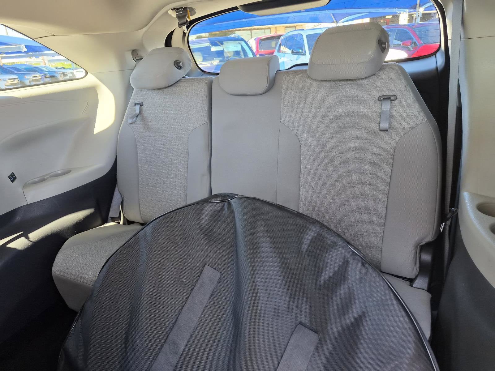2022 Toyota Sienna Base