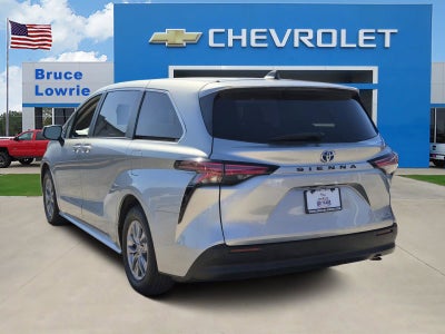 2022 Toyota Sienna Base