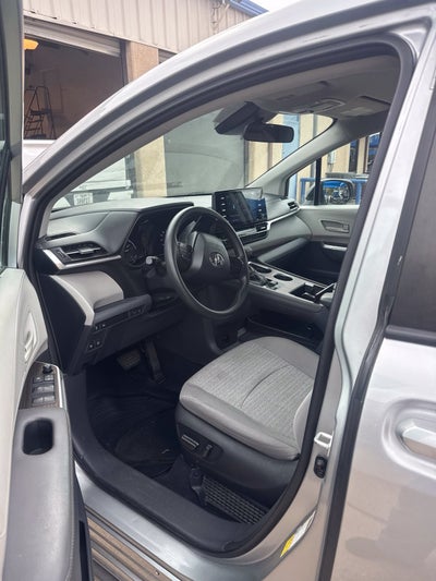 2022 Toyota Sienna Base