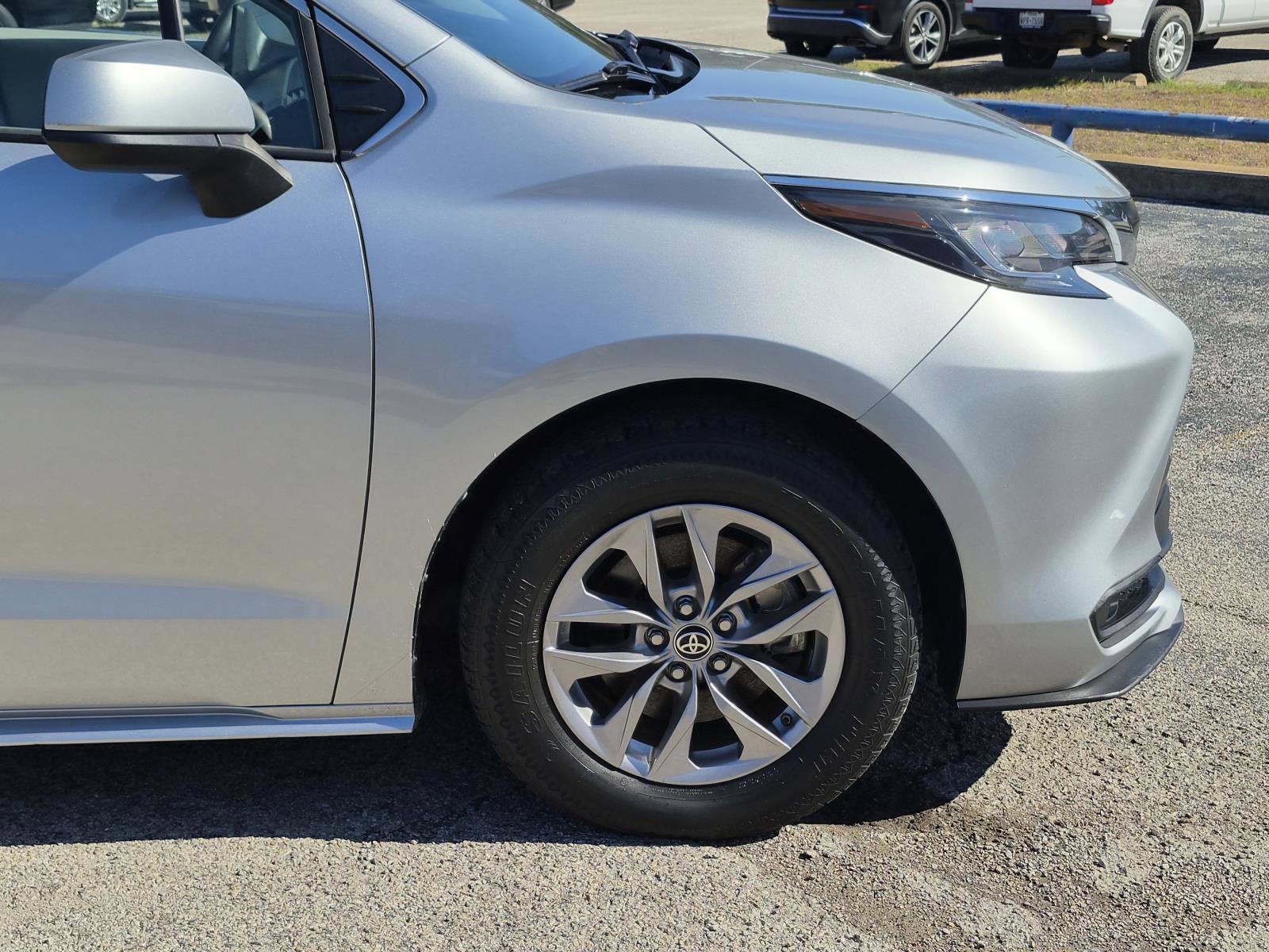 2022 Toyota Sienna LE