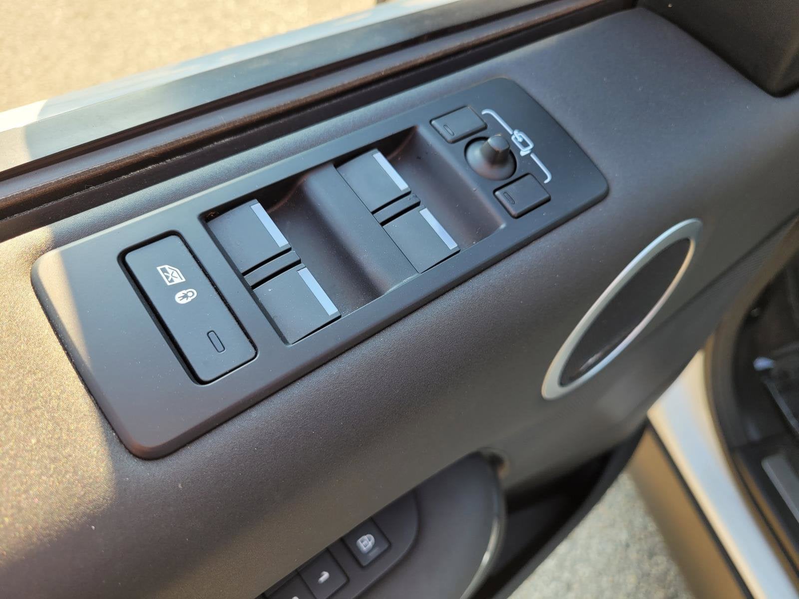 2024 Land Rover Discovery P300 S