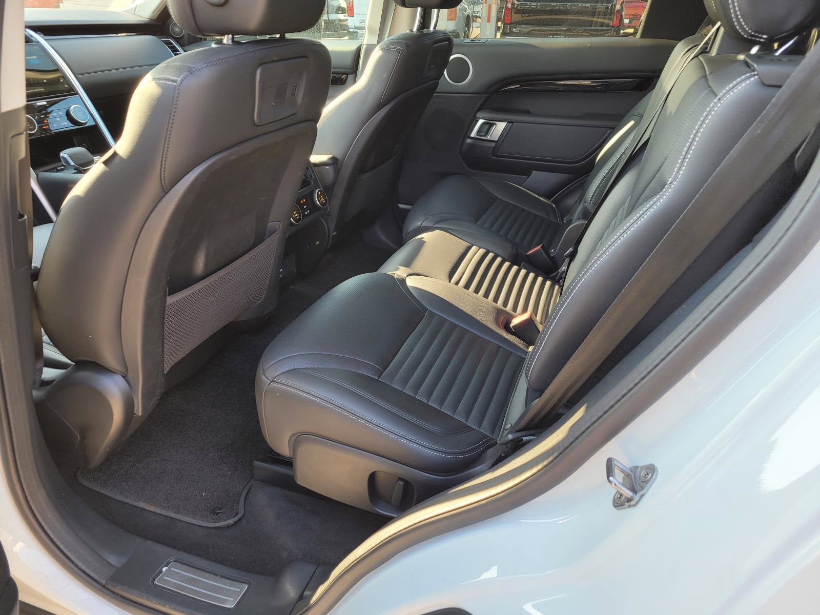 2024 Land Rover Discovery P300 S