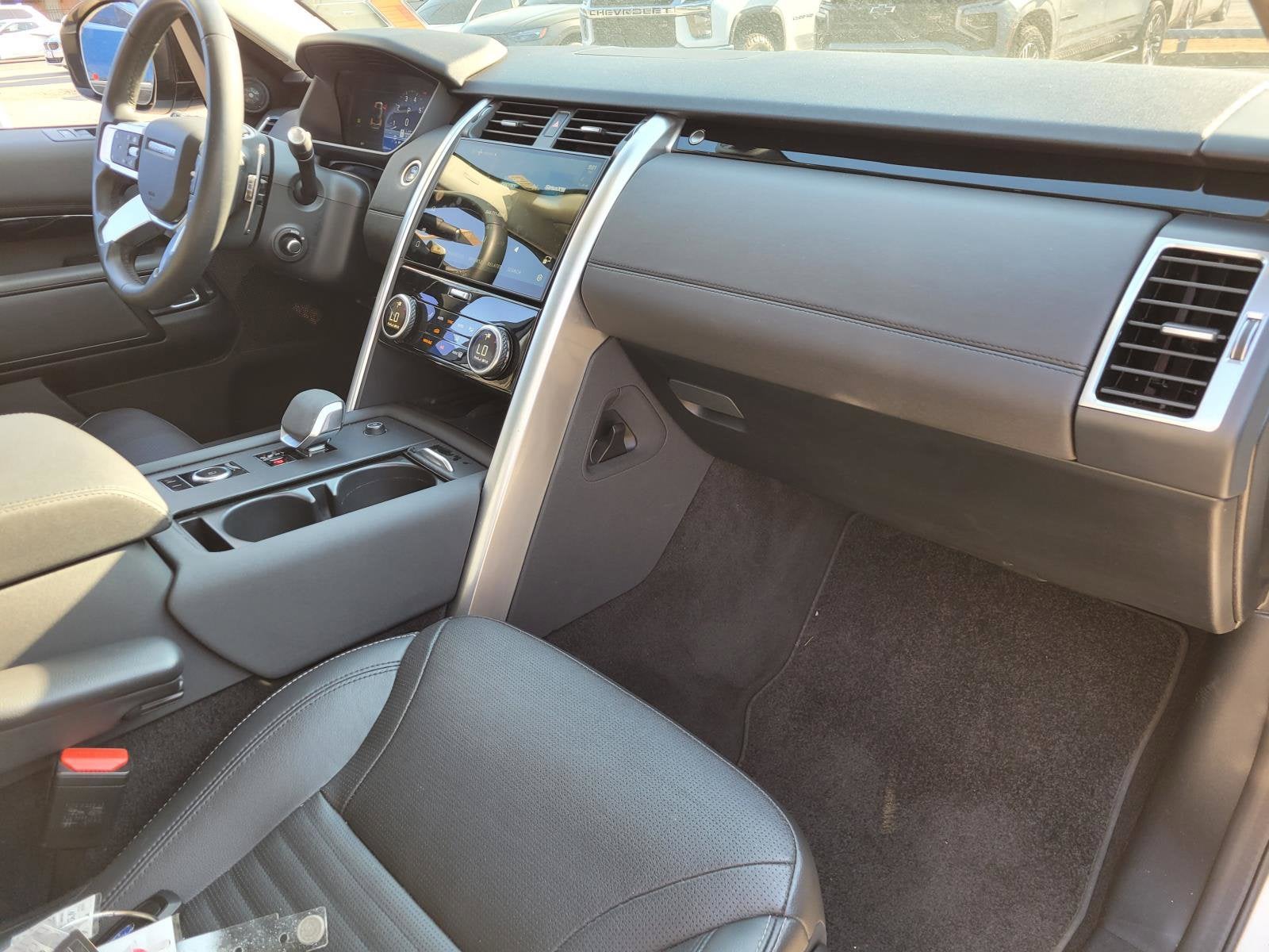 2024 Land Rover Discovery P300 S