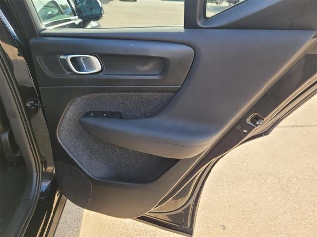 2023 Volvo XC40 Ultimate Dark Theme