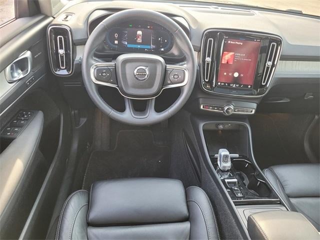 2023 Volvo XC40 Ultimate Dark Theme