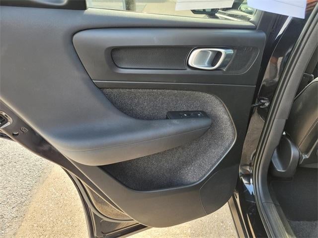 2023 Volvo XC40 Ultimate Dark Theme