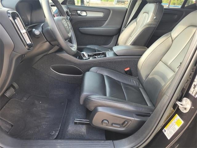 2023 Volvo XC40 Ultimate Dark Theme