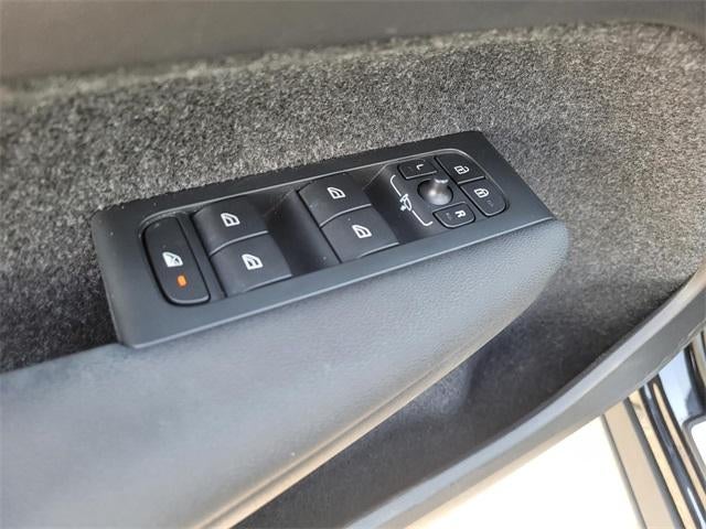 2023 Volvo XC40 Ultimate Dark Theme