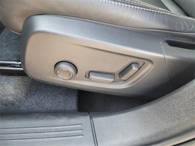 2023 Volvo XC40 Ultimate Dark Theme