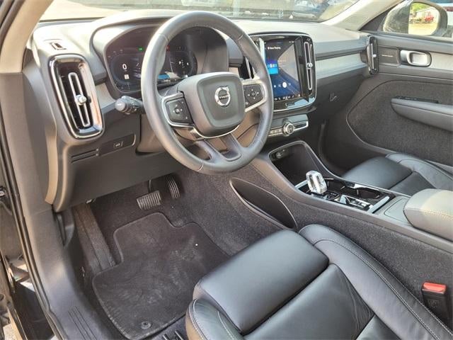 2023 Volvo XC40 Ultimate Dark Theme