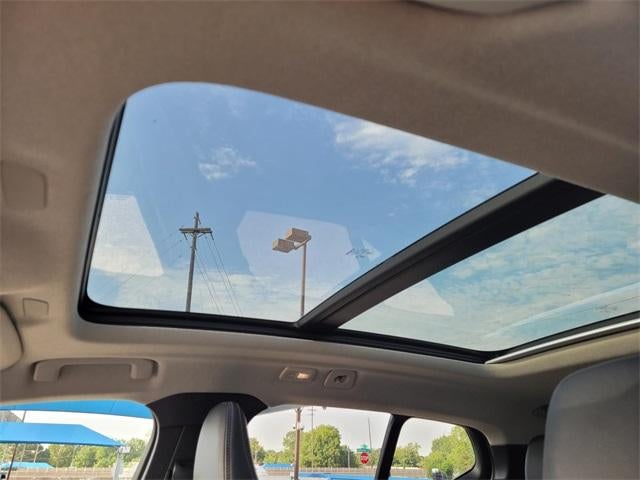 2023 Volvo XC40 Ultimate Dark Theme