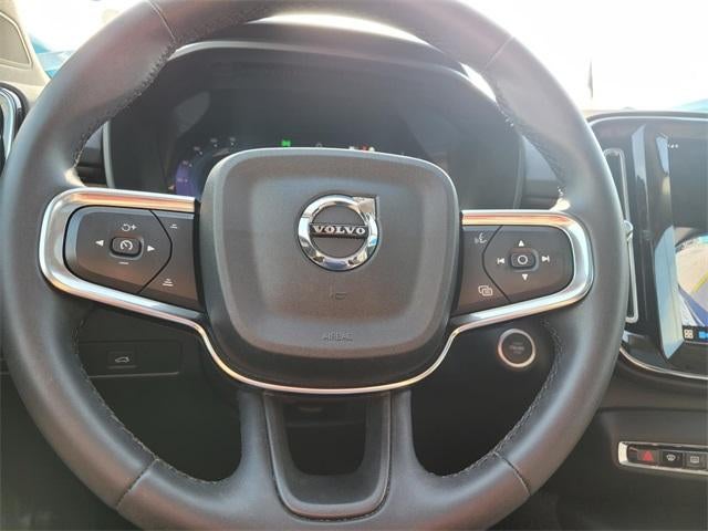 2023 Volvo XC40 Ultimate Dark Theme