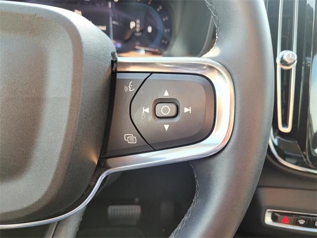 2023 Volvo XC40 Ultimate Dark Theme