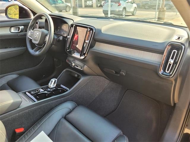 2023 Volvo XC40 Ultimate Dark Theme