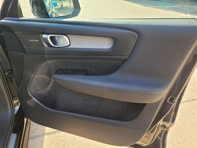 2023 Volvo XC40 Ultimate Dark Theme