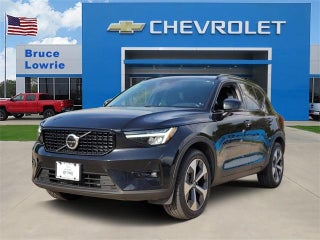 2023 Volvo XC40 Ultimate Dark Theme